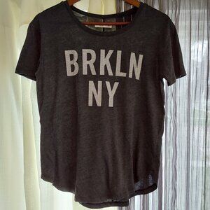 Abercrombie & Fitch Women's T-Shirt - Brooklyn NY - Gray - Size Small